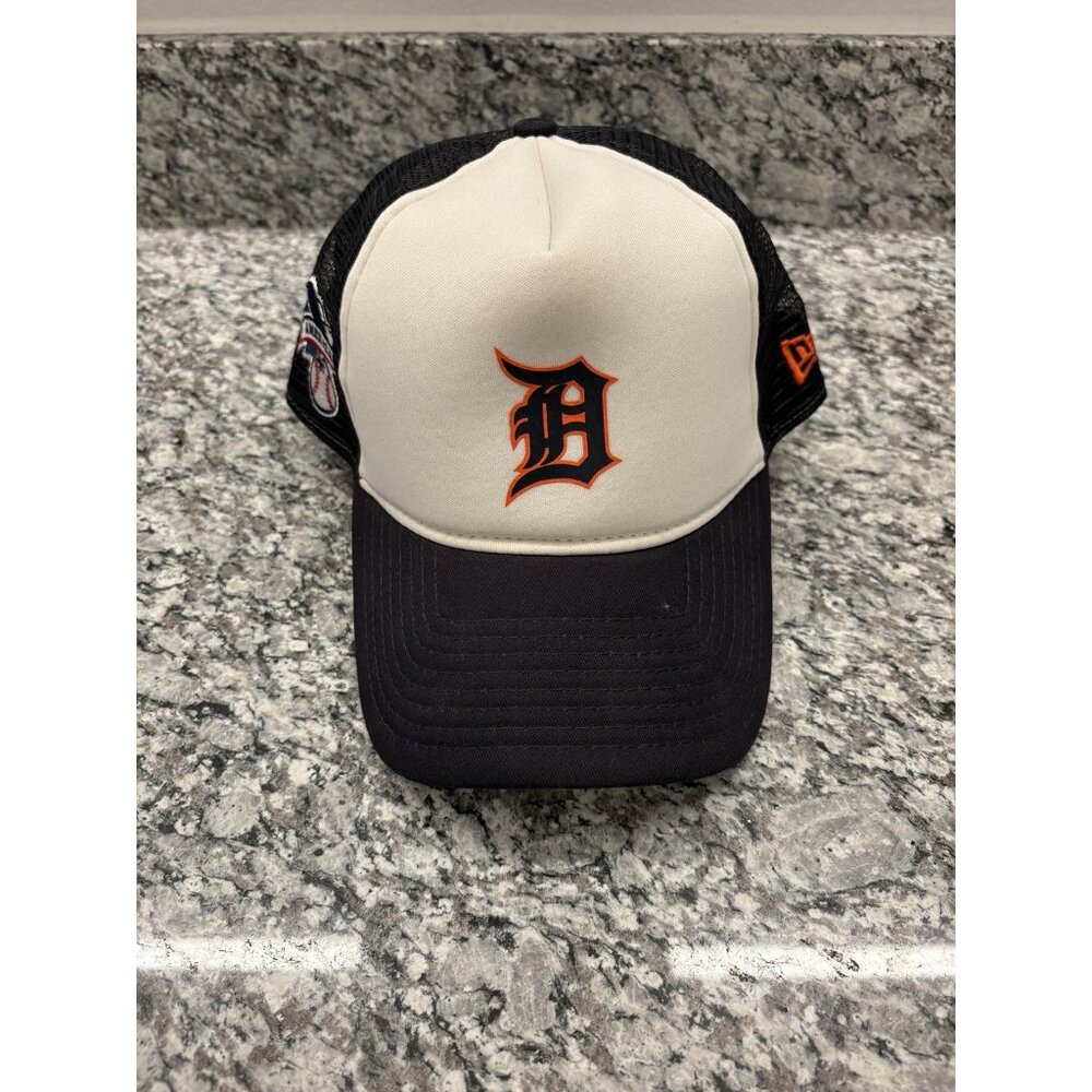 MLB New Era 9FORTY Detroit Tigers White Navy Trucker Hat Patches